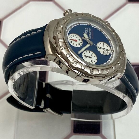 Vintage 1995 GUESS Waterpro Men’s Unisex Chronograph Watch with Original Case - Picture 5 of 16